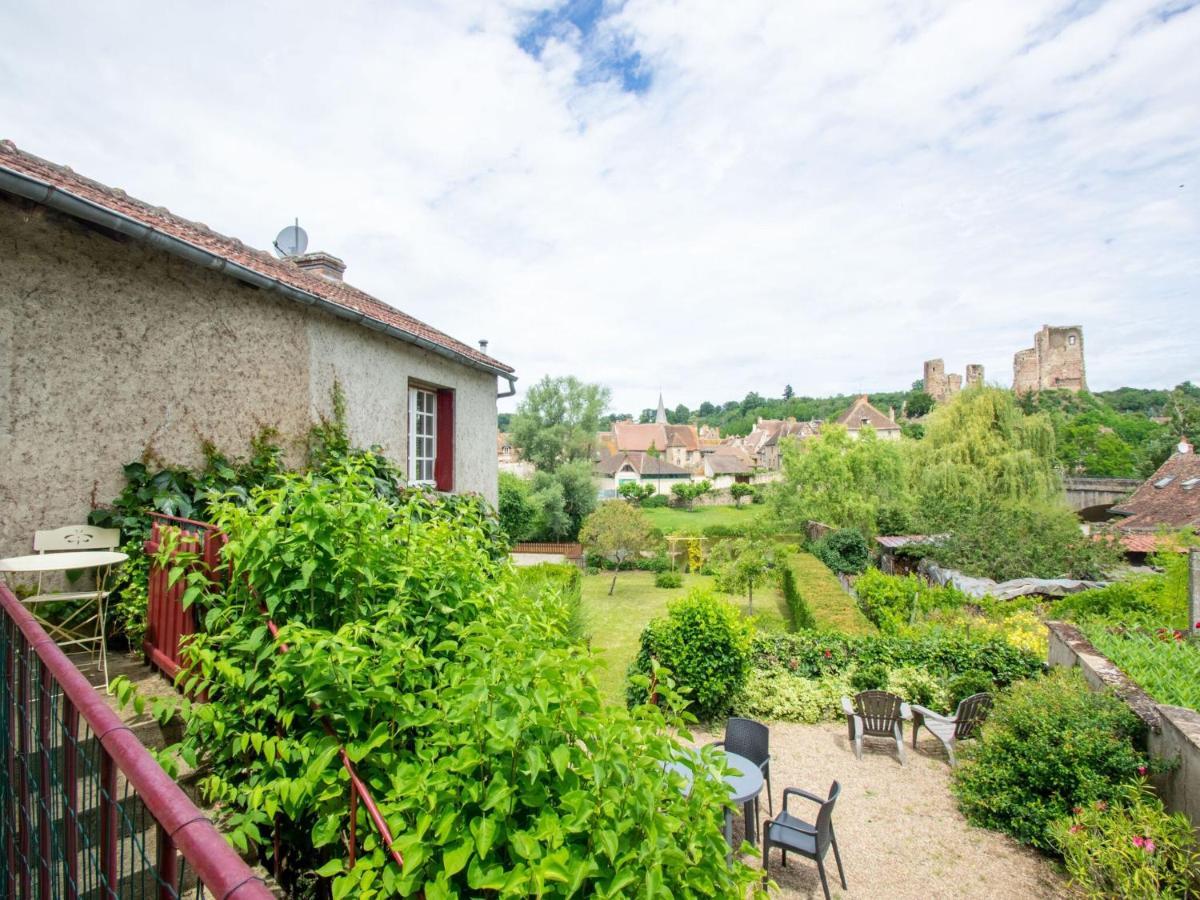Ferienhaus Beautiful With Private Garden Hérisson